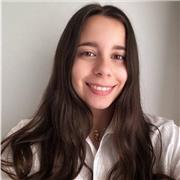 Biotecnóloga con elevados conocimientos en matemáticas, química y biología.
